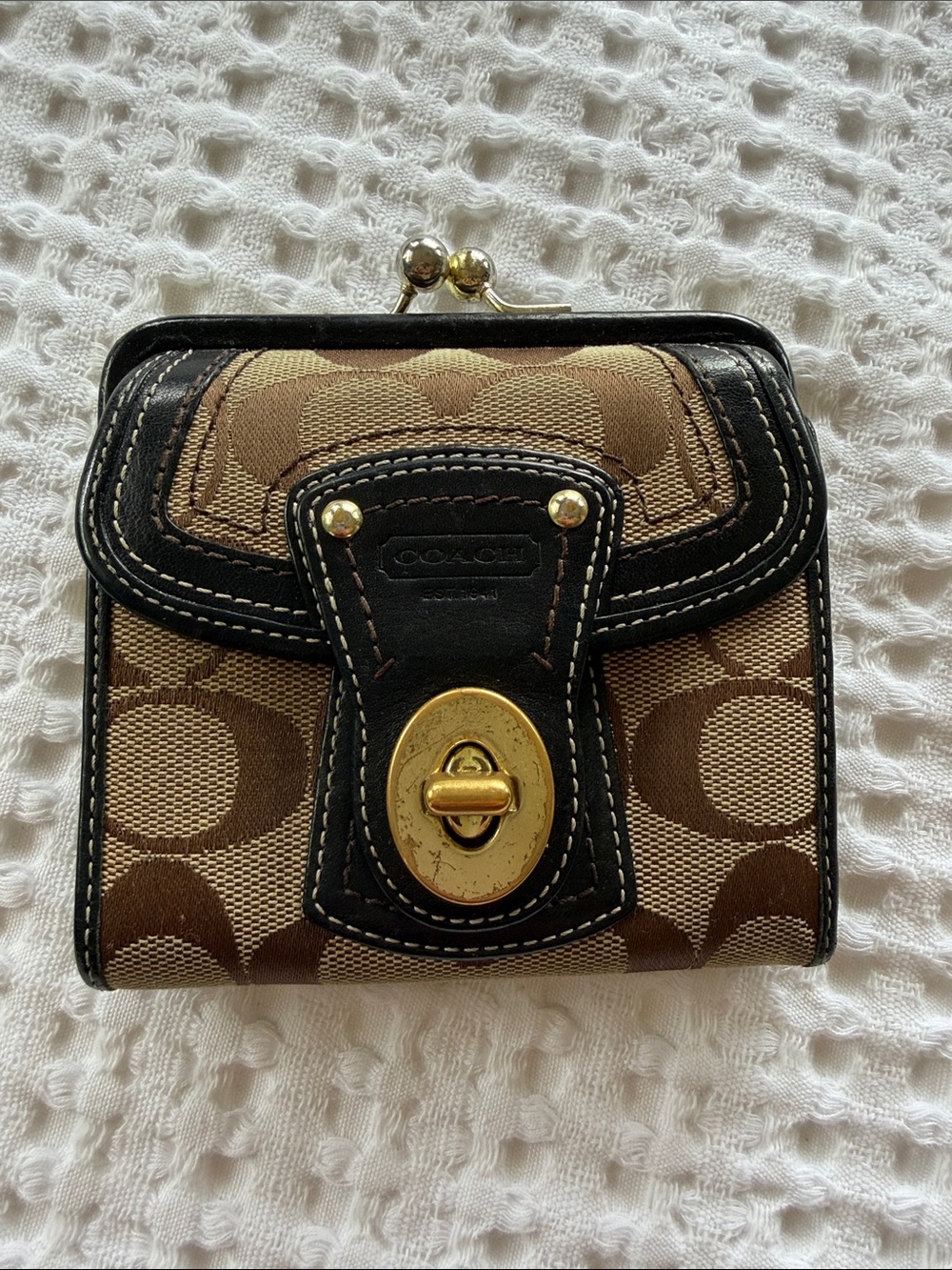 Vintage Coach Legacy KISS-Lock Wallet